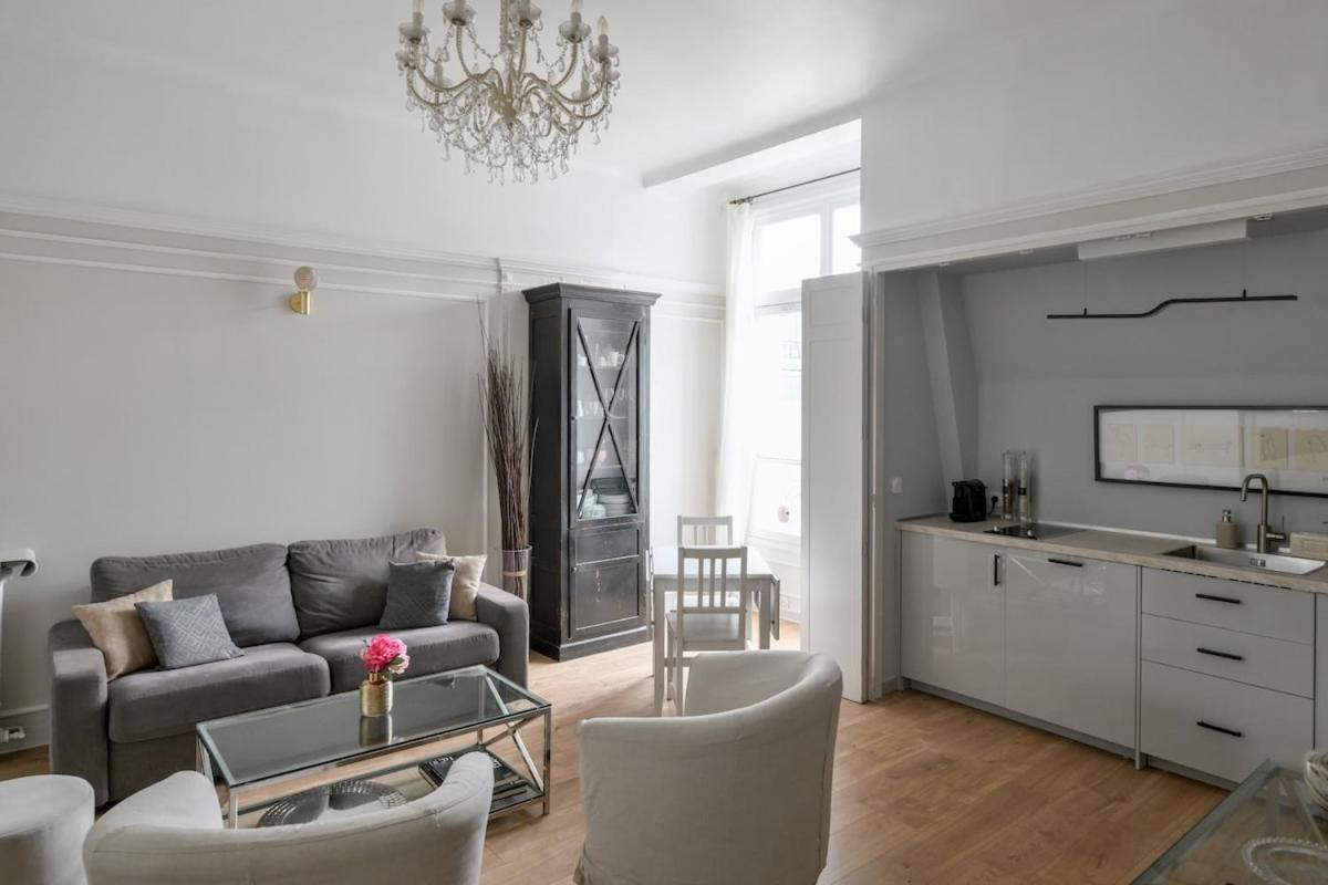 Chic On The Champs-elysees With Ac Appartement Parijs