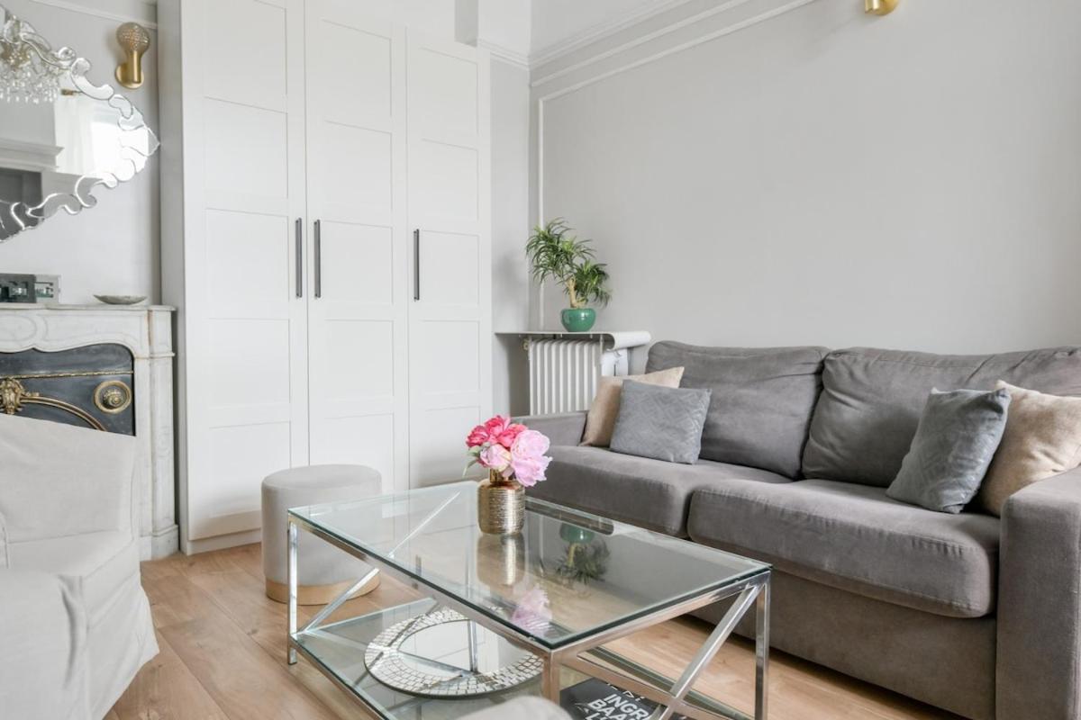 Chic On The Champs-elysees With Ac Appartement Parijs
