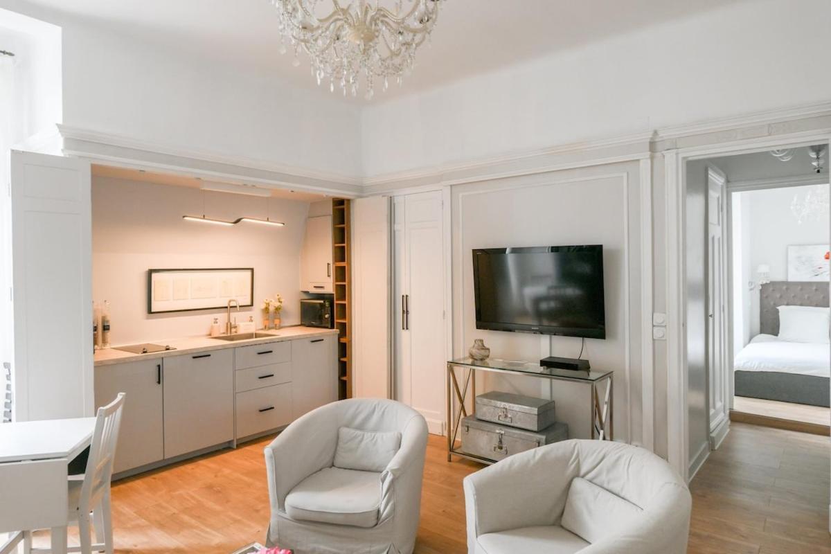 Chic On The Champs-elysees With Ac Apartment *